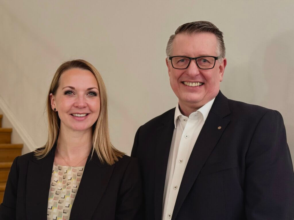 Fuehrungswechsel am Kunststoff-Institut Lüdenscheid, links: Steffi Volkenrath, rechts: Thomas Eulenstein